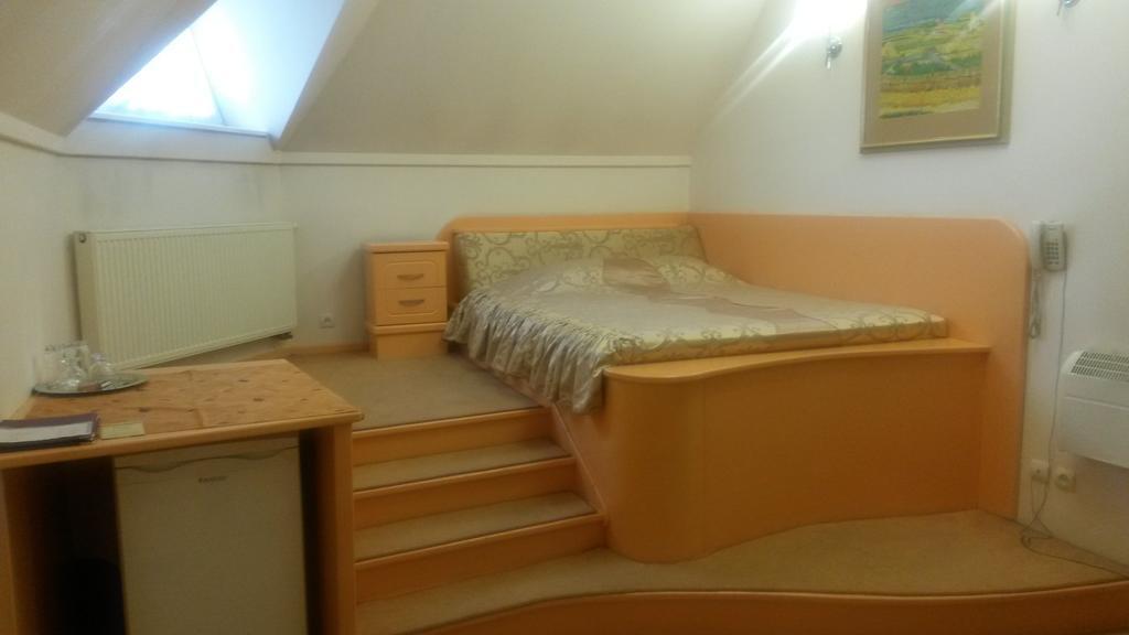 Marlen Hotel Rivne Eksteriør bilde